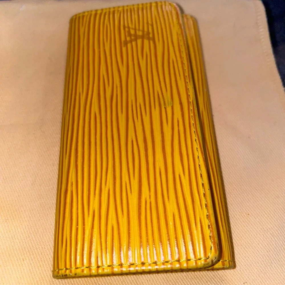 AUTHENTIC LOUIS VUITTON YELLOW EPI LEATHER 4 KEY RING KEY HOLDER